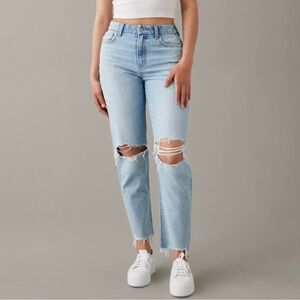 AE Strigid Curvy Ripped Mom Jean - NWT ‼️